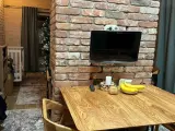Лофтовый теплонакопительный камин с зонированием и ТВ