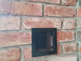 Лофтовый теплонакопительный камин в дачном доме из старинного кирпича