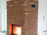 Дизайнерский камин на подиуме из кирпича Донские Зори