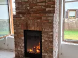 Лофтовый теплонакопительный камин с вертикальной топкой Kratki Maja Wieza