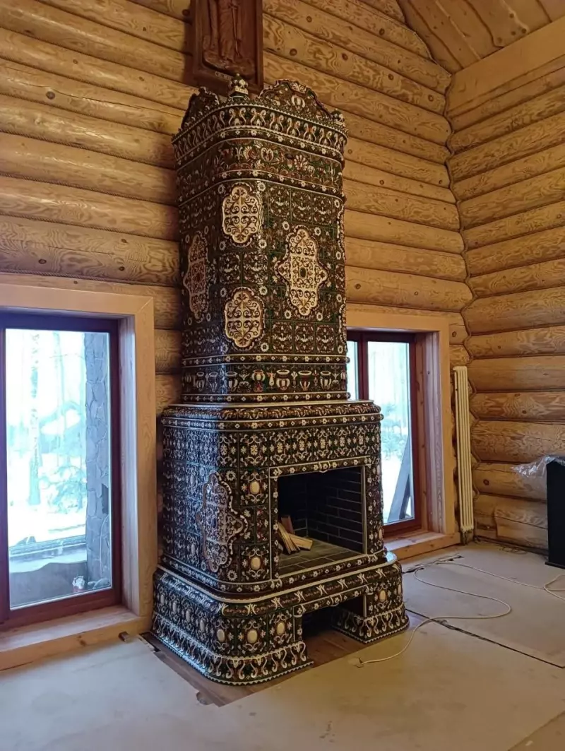 Роскошный изразцовый камин с&nbsp;уличным мангалом