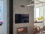 Настоящий дровяной камин в таунхаусе